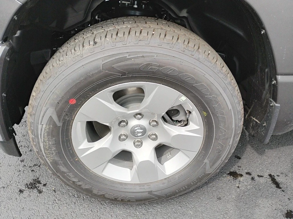 2025 Ram 1500 2nd Gen - Image 9 of 12