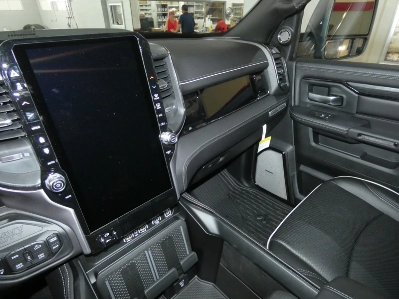 2025 Ram 2500 - Image 13 of 31