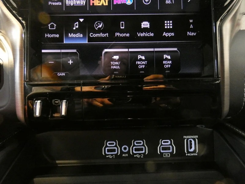 2025 Ram 2500 - Image 17 of 31
