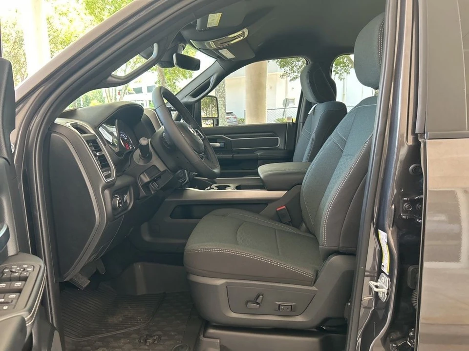 2025 Ram 2500 - Image 5 of 12