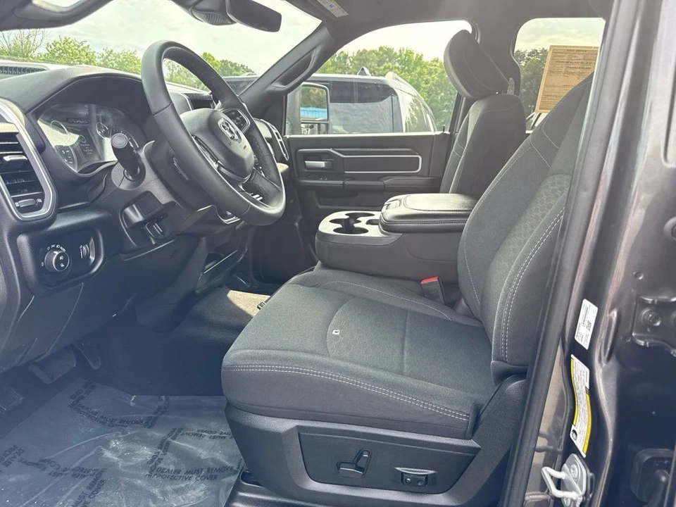 2025 Ram 2500 - Image 3 of 5