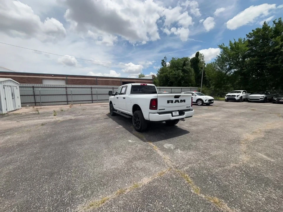 2025 Ram - Image 15 of 31