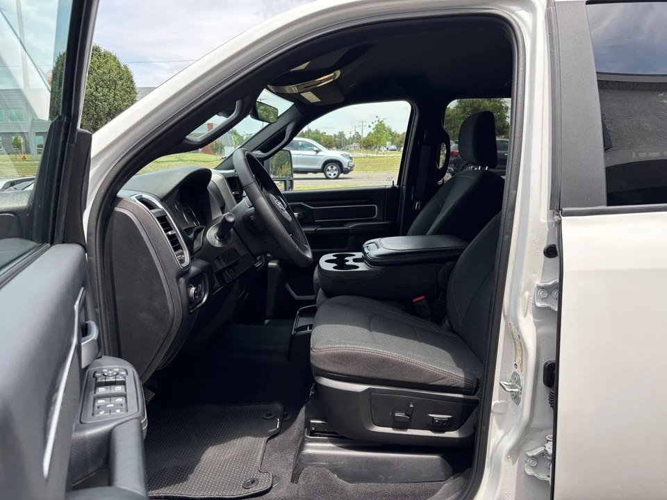 2025 Ram - Image 26 of 31