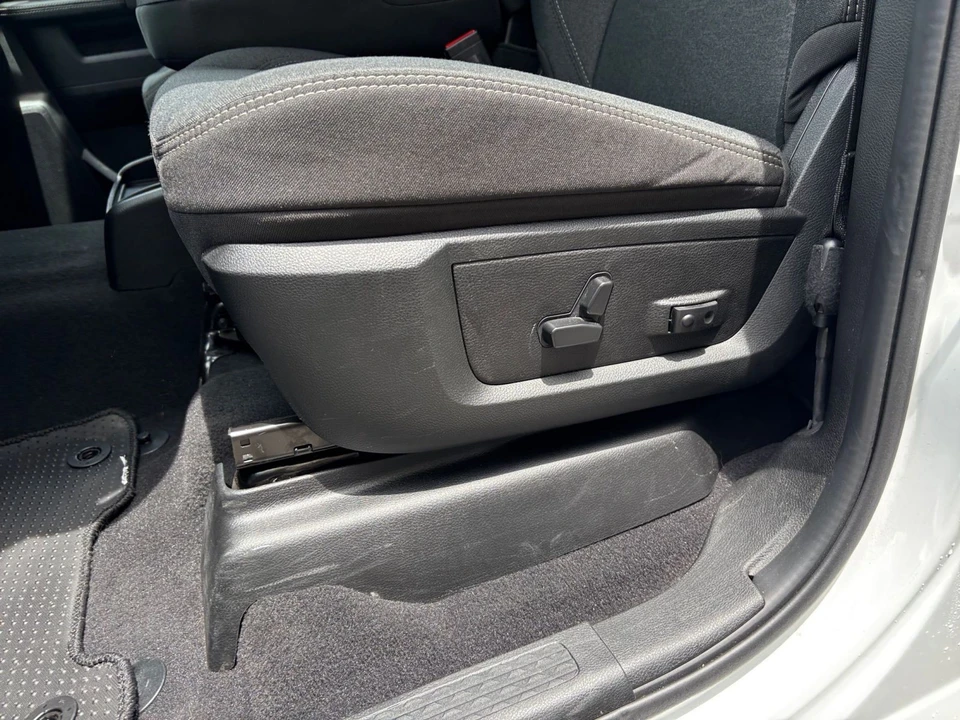 2025 Ram - Image 21 of 31