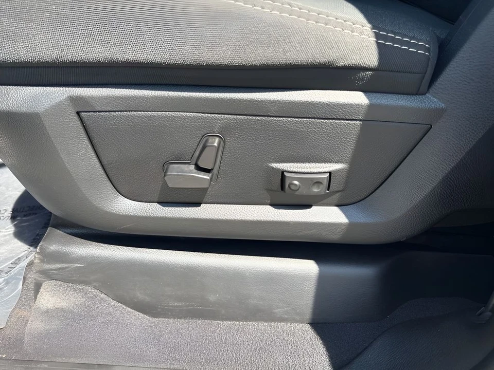2025 Ram 2500 - Image 10 of 31