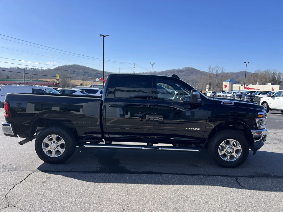 2025 Ram 2500 - Image 4 of 31