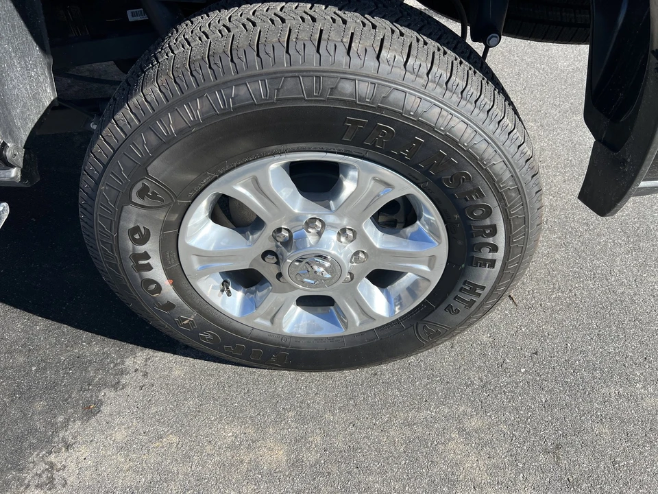 2025 Ram 2500 - Image 12 of 31