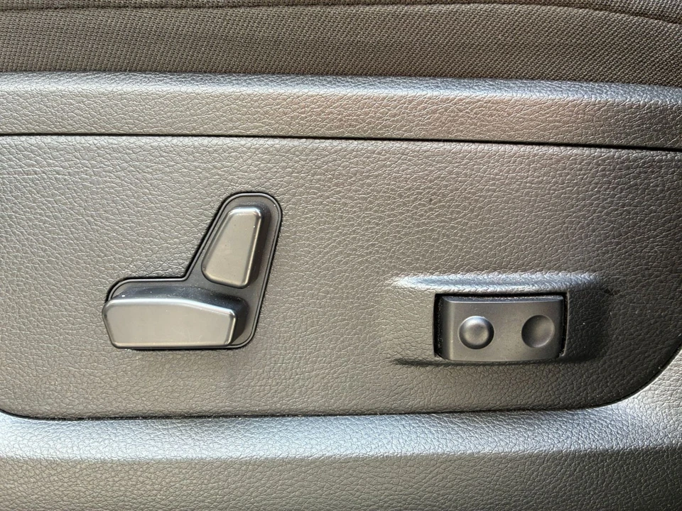 2025 Ram 2500 - Image 19 of 31
