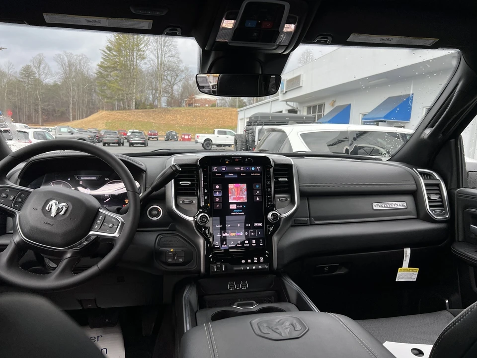 2025 Ram 2500 - Image 16 of 31