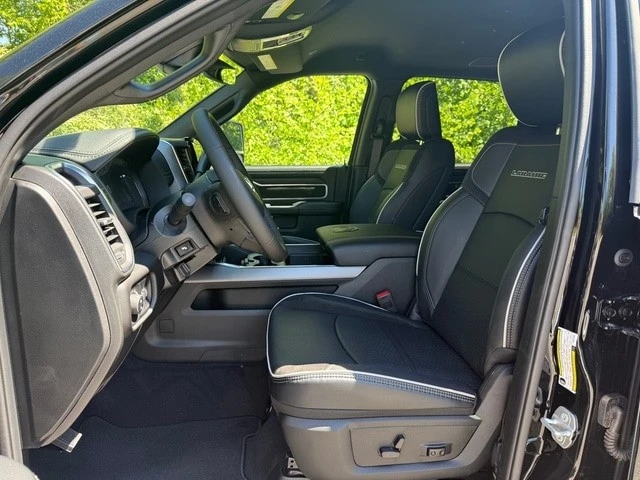 2025 Ram 2500 - Image 14 of 31