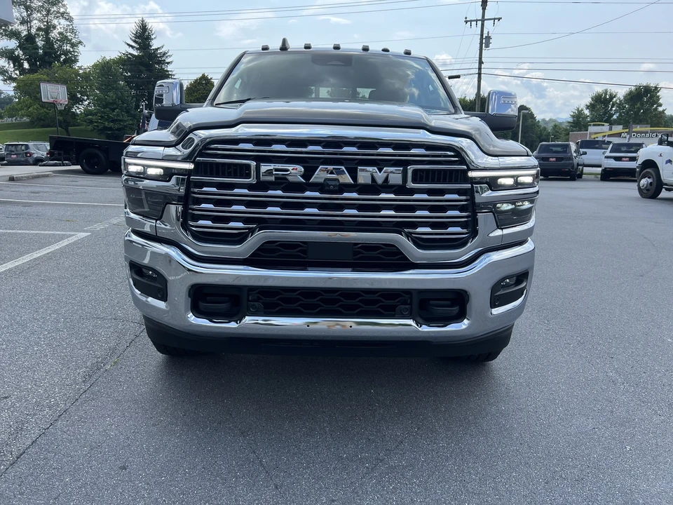 2025 Ram 2500 - Image 5 of 31