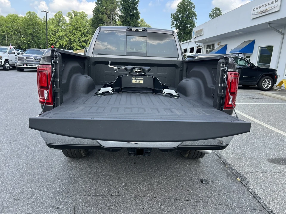 2025 Ram 2500 - Image 11 of 31