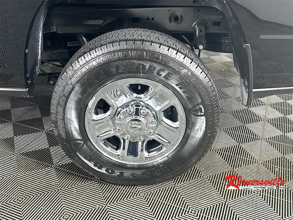 2025 Ram 2500 - Image 17 of 21