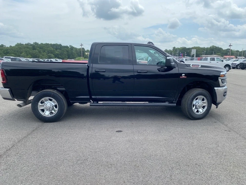 2025 Ram 2500 - Image 4 of 12