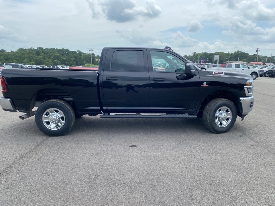 2025 Ram 2500 - Image 4 of 12
