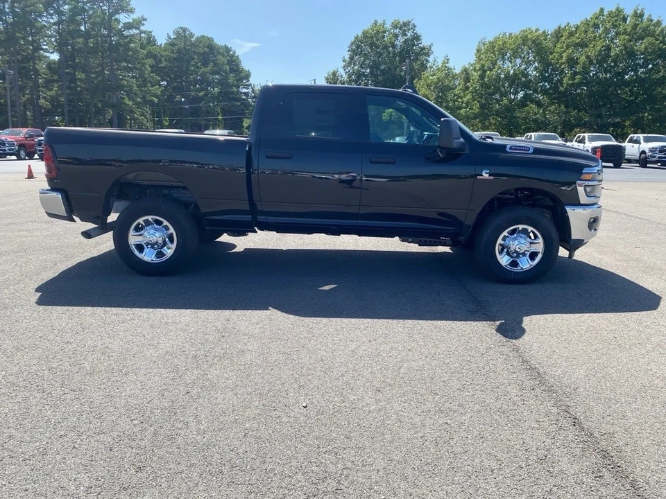 2025 Ram 2500 - Image 4 of 12