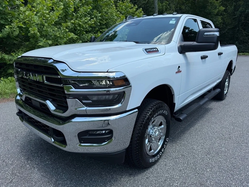 2025 Ram 2500 - Image 3 of 12