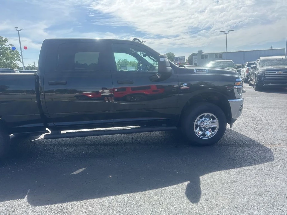 2025 Ram 2500 - Image 4 of 24