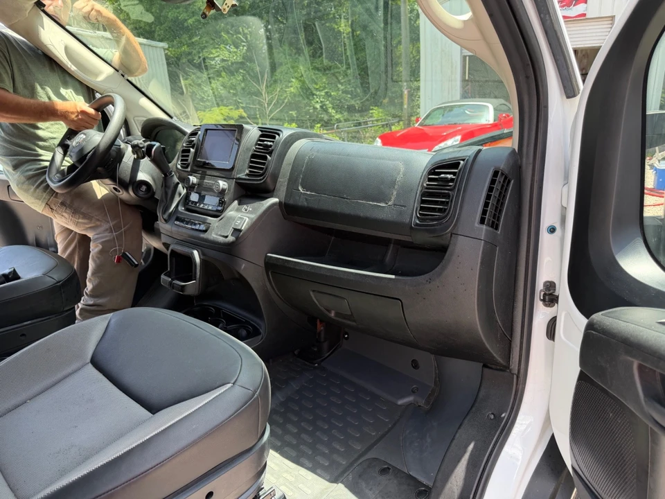 2025 Ram 2500 - Image 7 of 25