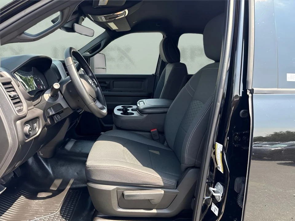 2025 Ram 2500 - Image 9 of 31