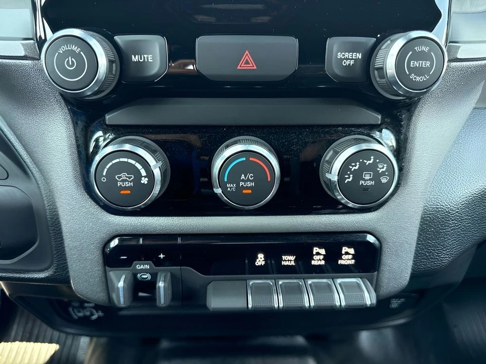 2025 Ram 2500 - Image 14 of 31