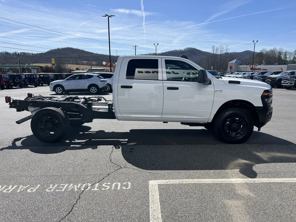 2025 Ram 2500 - Image 4 of 27