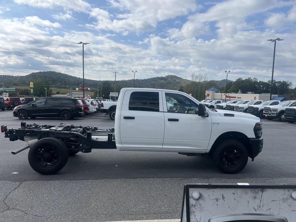 2025 Ram 2500 - Image 4 of 12