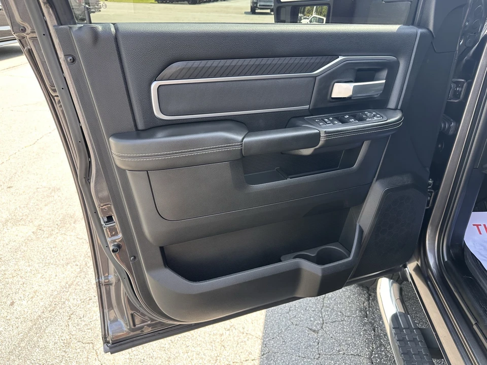 2025 Ram 3500 - Image 10 of 31