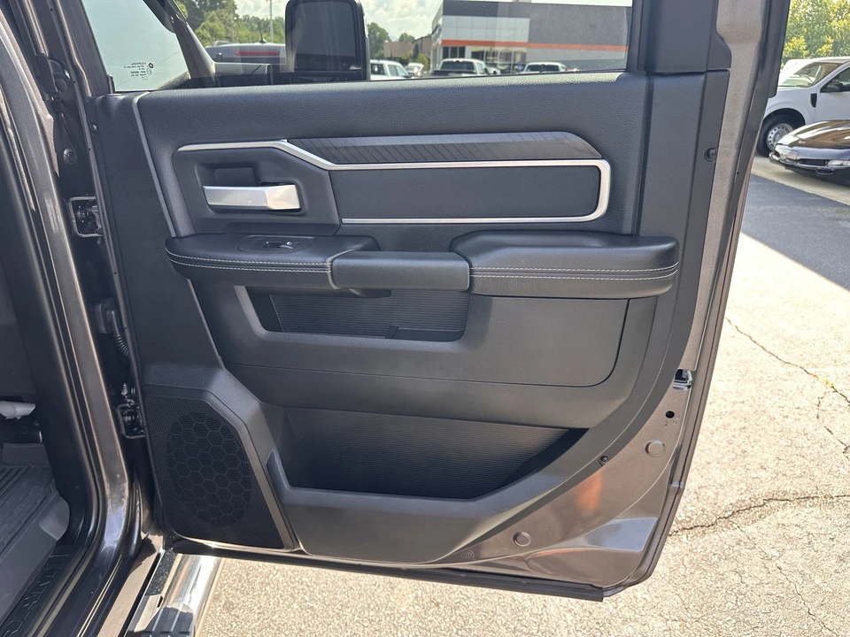 2025 Ram 3500 - Image 16 of 31