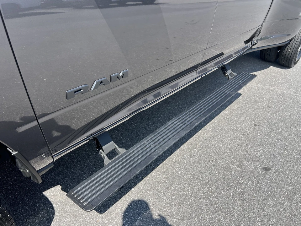 2025 Ram 3500 - Image 24 of 31