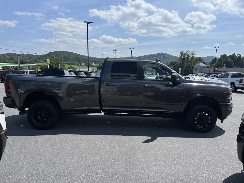 2025 Ram 3500 - Image 4 of 31
