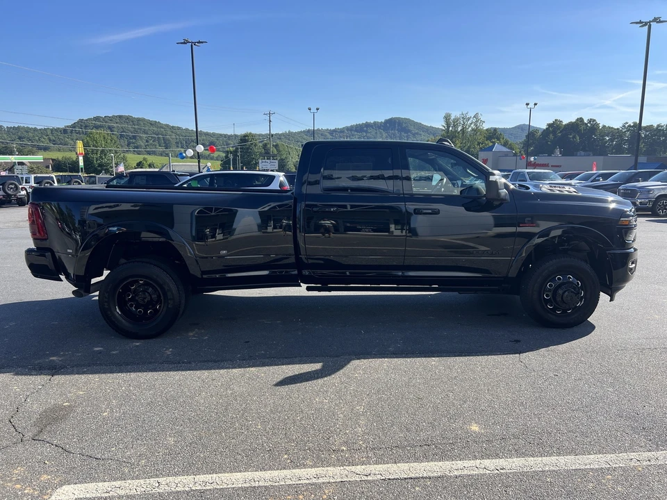 2025 Ram 3500 - Image 4 of 31