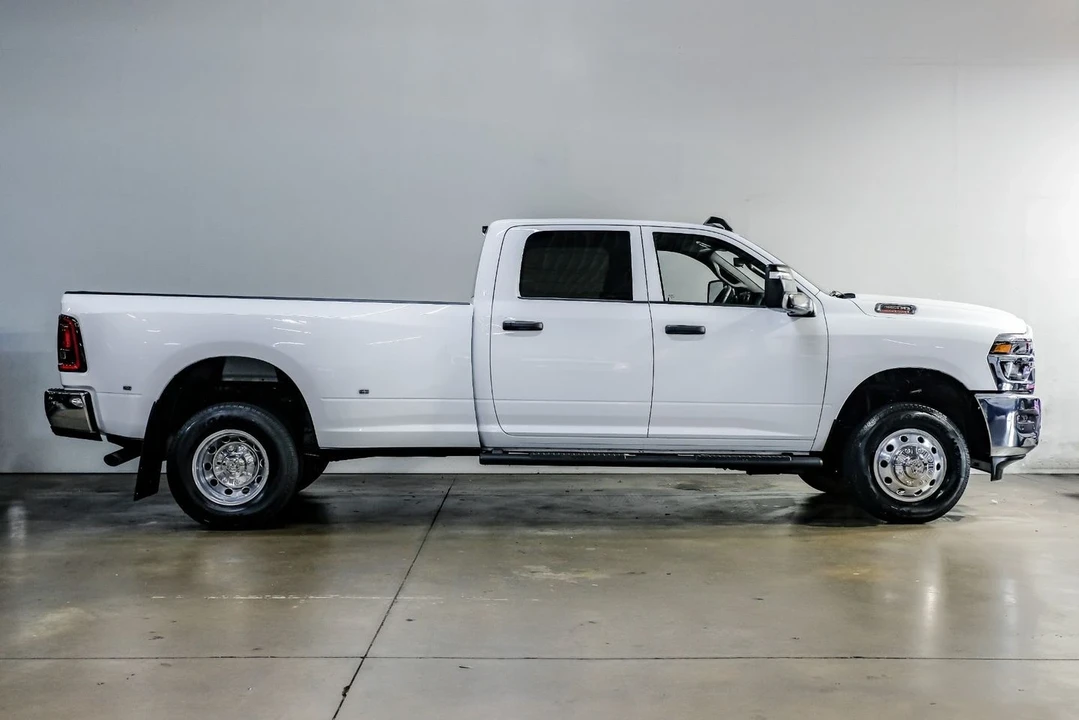 2025 Ram 3500 - Image 9 of 12