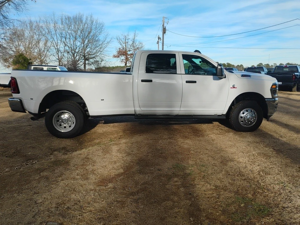 2025 Ram 3500 - Image 4 of 12
