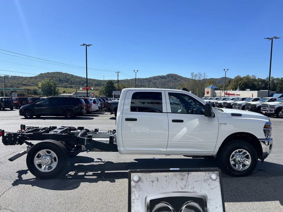 2025 Ram 3500 - Image 4 of 12