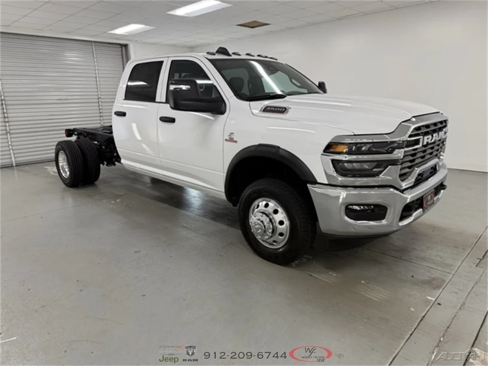2025 Ram 3500 - Image 3 of 12