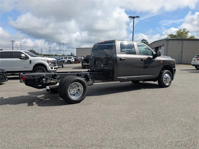 2025 Ram 3500 - Image 4 of 12