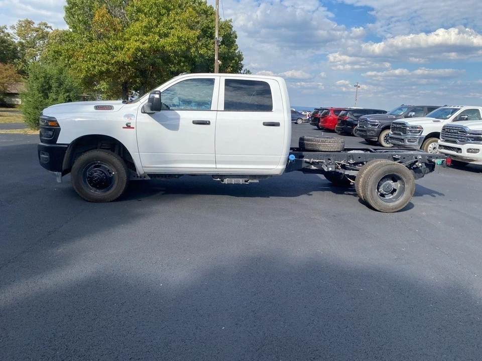 2025 Ram 3500 - Image 8 of 12