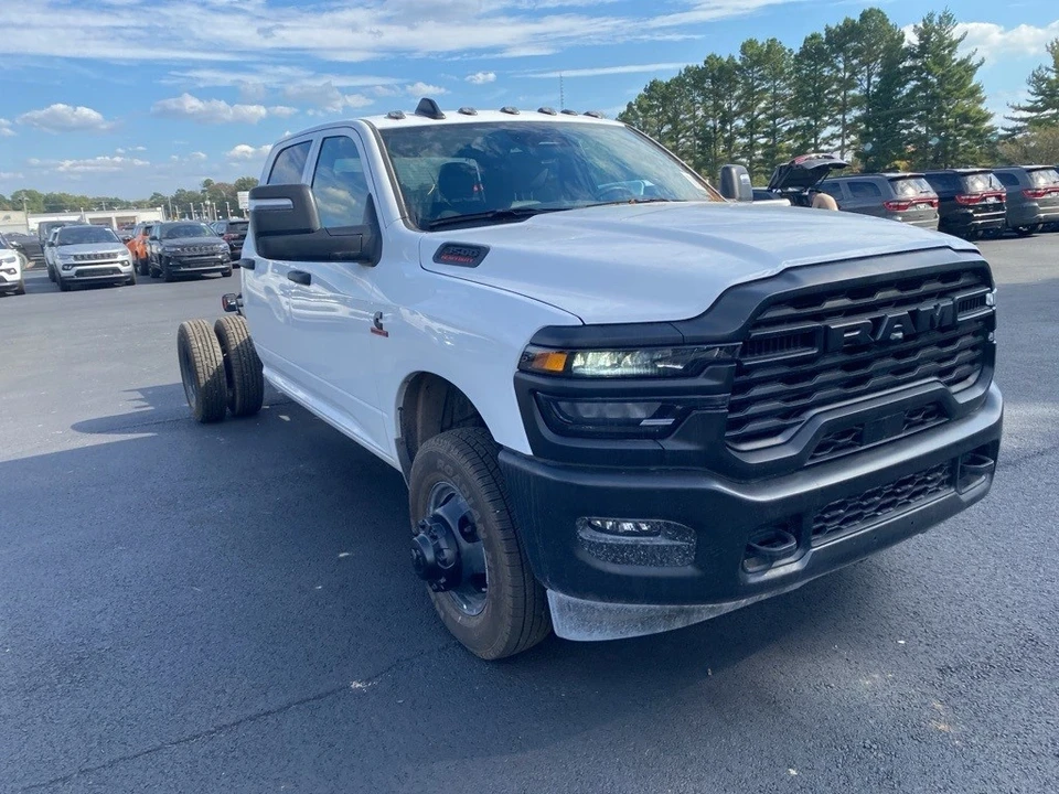 2025 Ram 3500 - Image 3 of 12