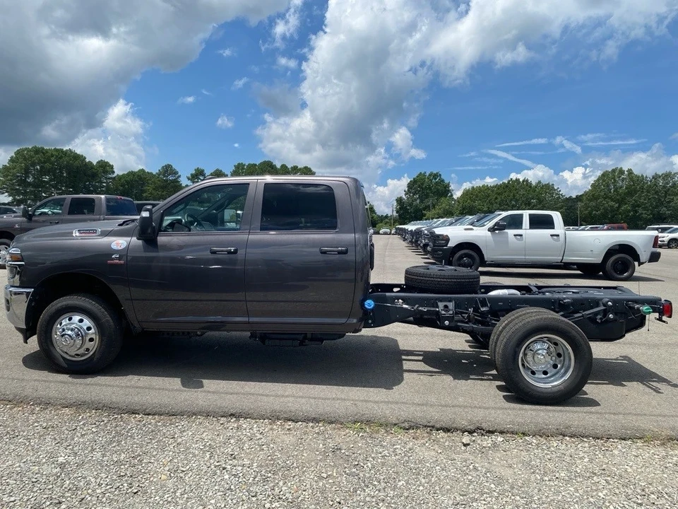 2025 Ram 3500 - Image 8 of 12
