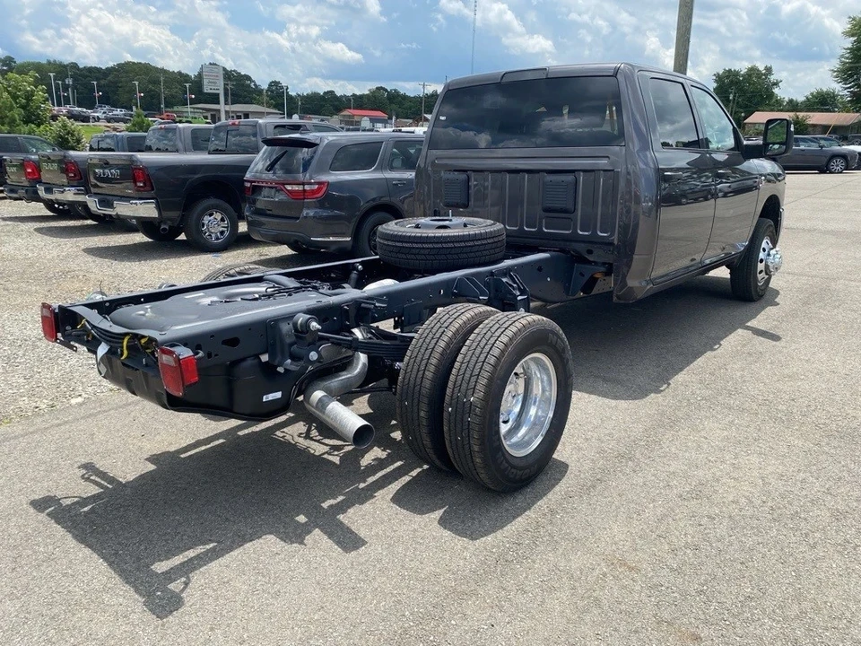 2025 Ram 3500 - Image 5 of 12