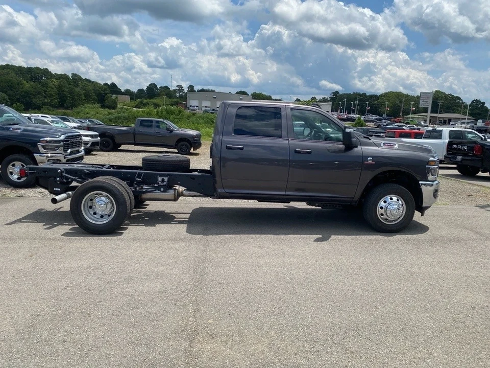 2025 Ram 3500 - Image 4 of 12