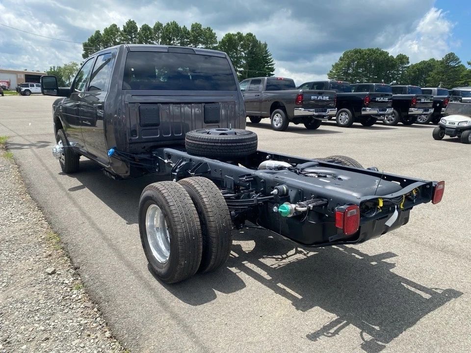 2025 Ram 3500 - Image 7 of 12