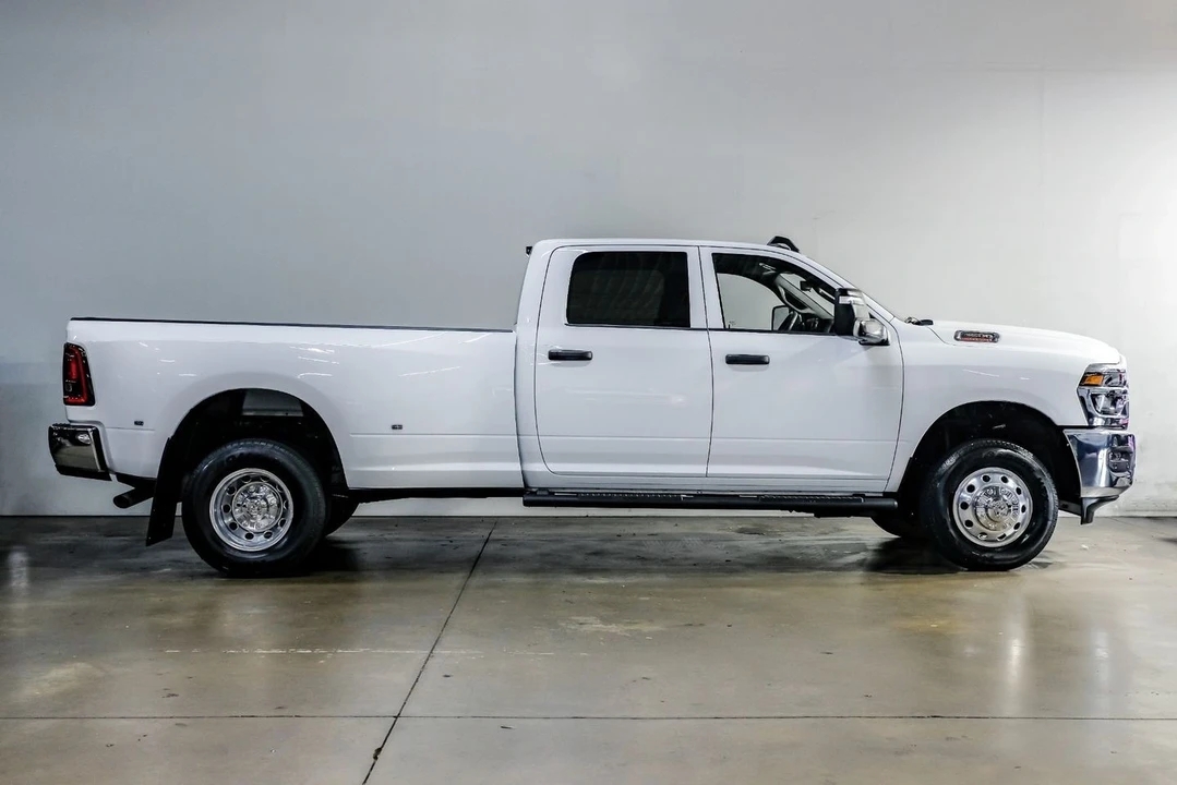 2025 Ram 3500 - Image 10 of 12