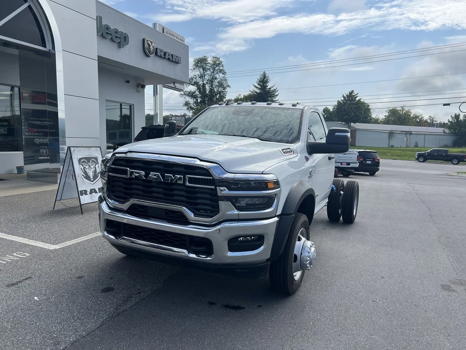 2025 Ram 4500 & 5500 - Image 6 of 12