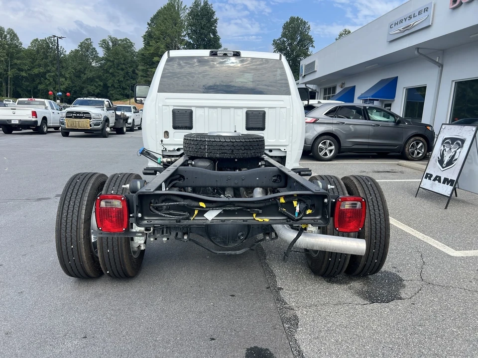 2025 Ram 4500 & 5500 - Image 2 of 12