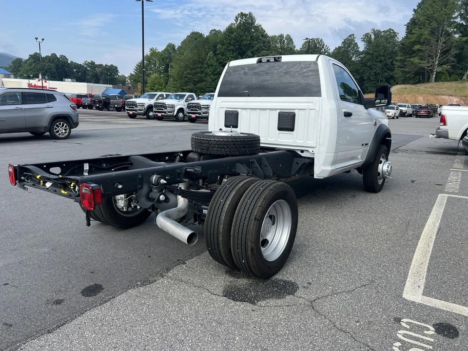 2025 Ram 4500 & 5500 - Image 3 of 12