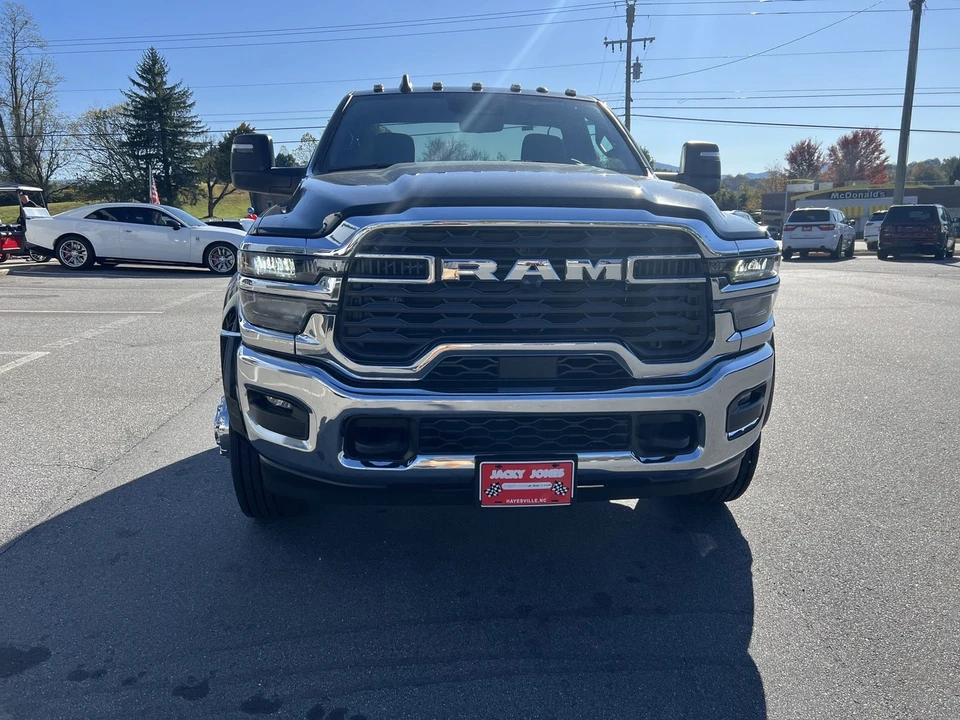 2025 Ram 4500 & 5500 - Image 5 of 12