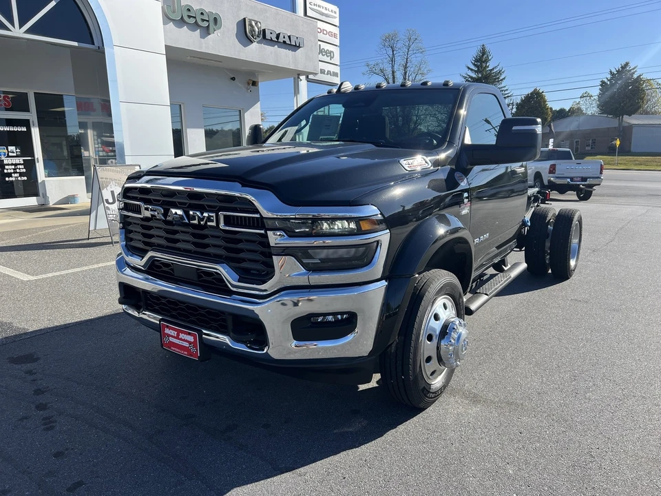 2025 Ram 4500 & 5500 - Image 6 of 12