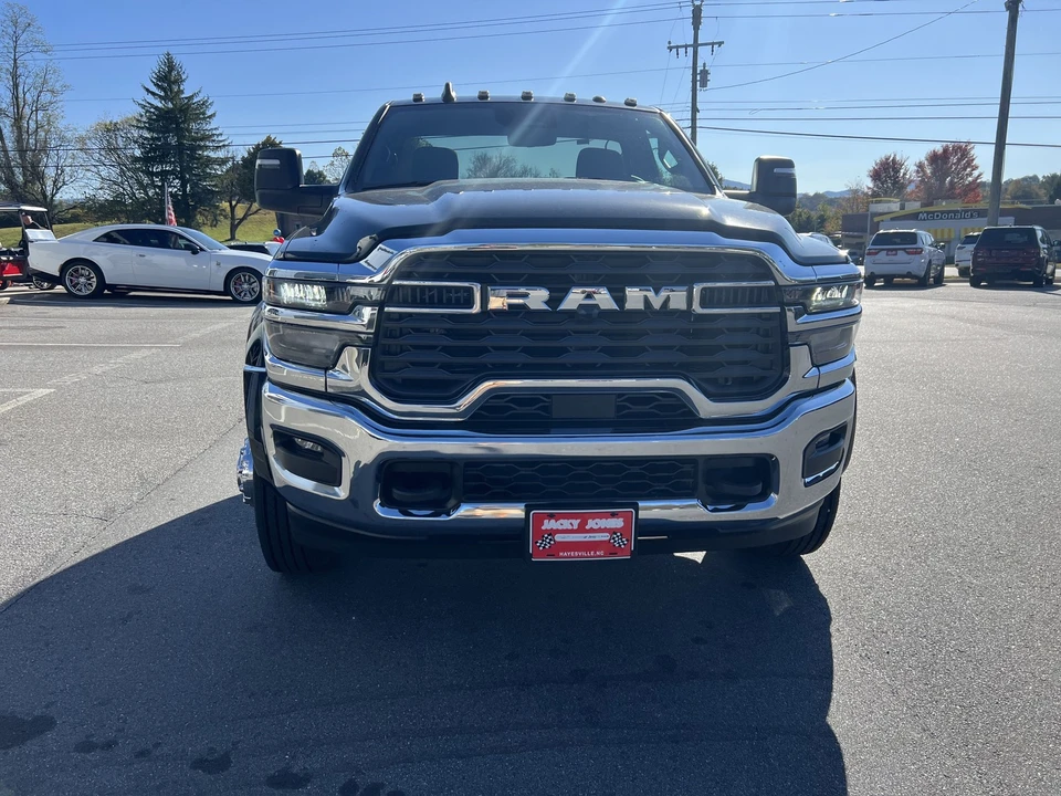 2025 Ram 4500 & 5500 - Image 5 of 12